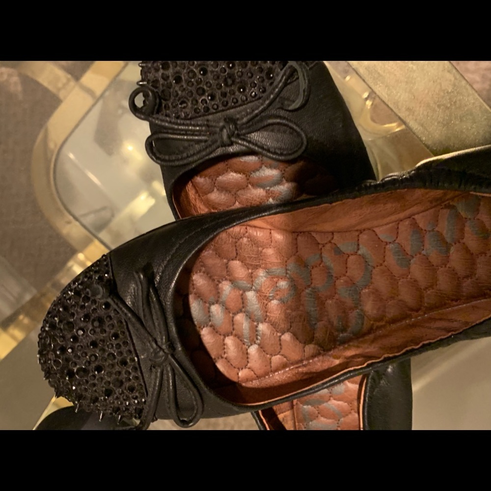 Flat ballet shoes
